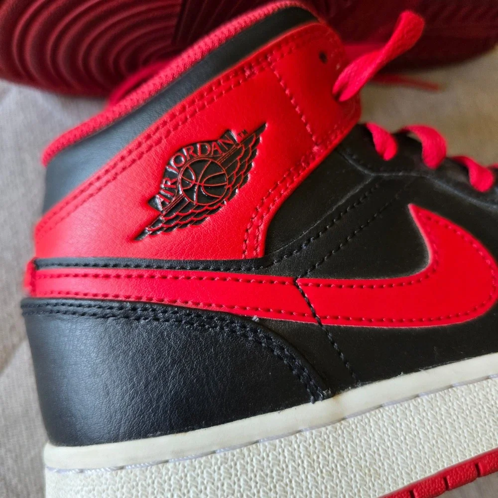 Nike Air Jordan 1 Mid GS Alternate Bred Black Fire Red Size 4.5Y